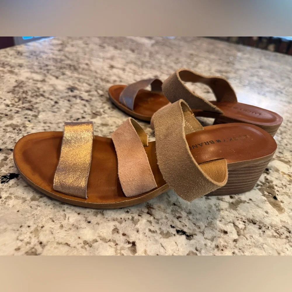 Lucky Brand Rileigh Block Heel‎ Sandals with Metallic Finish
